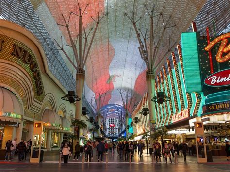 cool places to eat on fremont street.